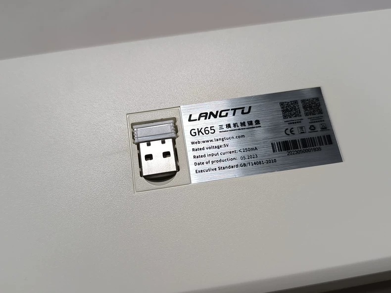 狼途LANGTU GK65 三模机械键盘 蓝牙+2.4G+有线 支持WIN+IOS 有炫彩背光 可自拆键帽 金轴 不适合文字使用者 更适合游戏爱好者 无盒 无配 狼途LANGTU GK65 三模机械键盘 蓝牙+2.4G+有线 支持WIN+IOS 有炫彩背光 可自拆键帽 金轴 不适合文字使用者 更适合游戏爱好者 无盒 无配